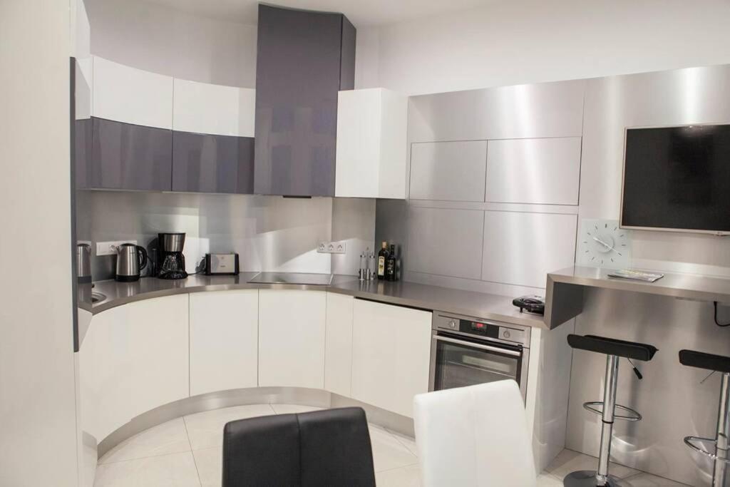 Apartment Downtown Ulloi 3 Budapest Luaran gambar
