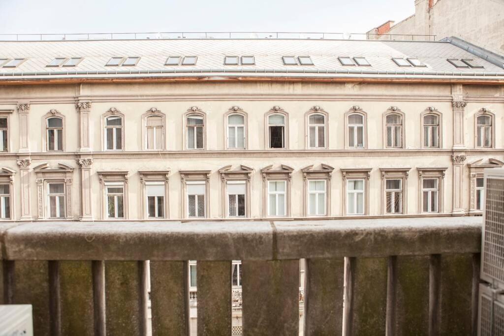 Apartment Downtown Ulloi 3 Budapest Luaran gambar